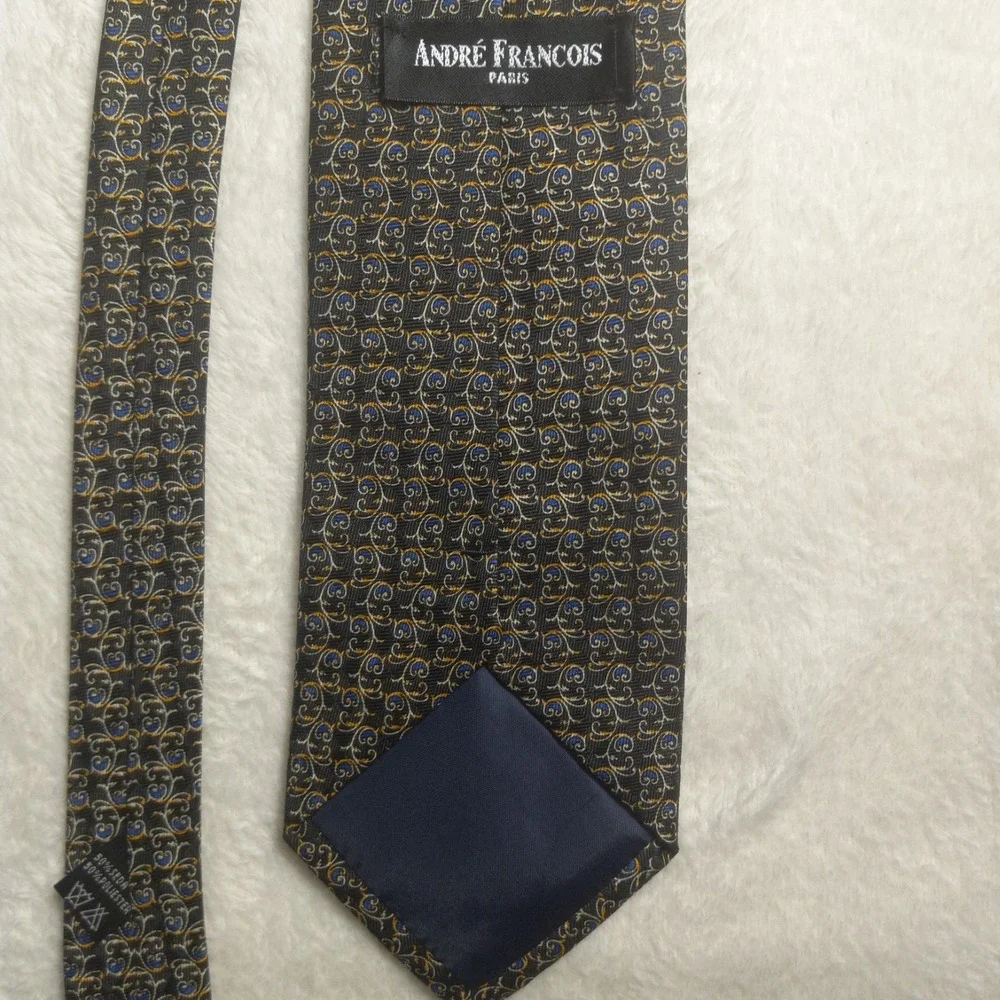 ANDRE' FRANCOIS of PARIS 50% POLY AND 50% SILK GEOMETRIC DESIGN BLACK AND ART